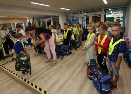 PRVOŠOLČKI CERKNICA 12 FOTO LJUBO VUKELIČ